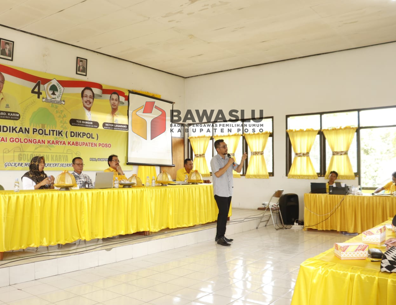 SOSIALISASI PENDIDIKAN POLITIK BAGI PARTAI POLITIK, ANGGOTA BAWASLU POSO | WHISNU PAPARKAN ATURAN