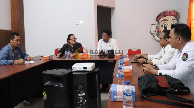 BAWASLU POSO Dan KPU POSO GELAR RAPAT BERSAMA TERKAIT TAHAPAN PENCERMATAN PENYUSUNAN DAN PENETAPAN DAFTAR CALON TETAP (DCT) ANGGOTA DPRD KABUPATEN POSO SERTA PERSIAPAN PELAKSANAAN TAHAPAN LOGISTIK PENYELENGGARAAN PEMILU TAHUN 2024