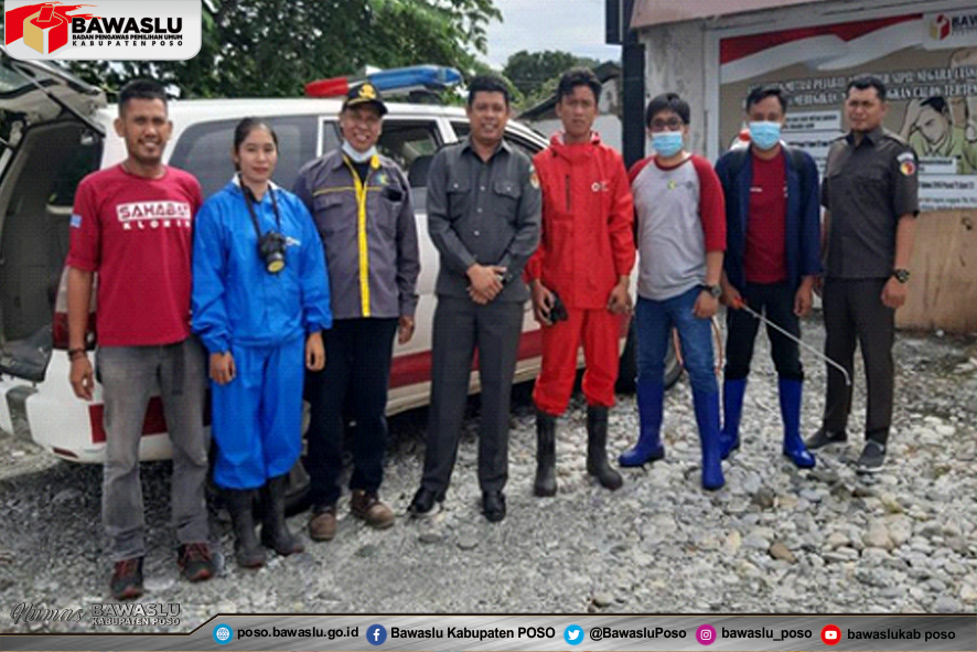 Cegah Penyebaran Virus Korona, Gedung Bawaslu Kab.Poso Disemprot Disinfektan