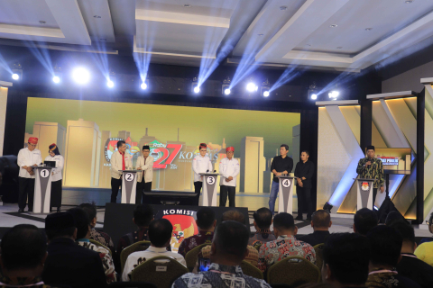 debat publik perdana