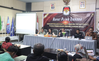 BAWASLU KABUPATEN POSO AWAS RAPAT PLENO PENETAPAN DPT UNTUK PEMILU SERENTAK TAHUN 2024