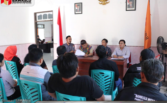 Enam Belas Pengawas Pemilu 2019 Di Kabupaten Poso Terima Santunan