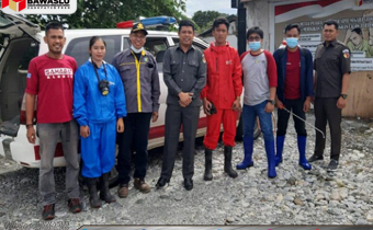 Cegah Penyebaran Virus Korona, Gedung Bawaslu Kab.Poso Disemprot Disinfektan